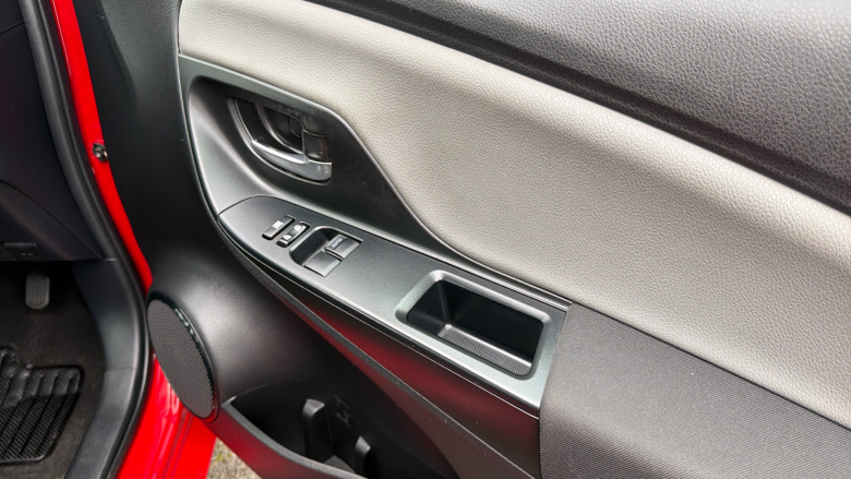 Toyota Yaris 1.5 VVT-i Icon Tech 5dr Petrol Hatchback